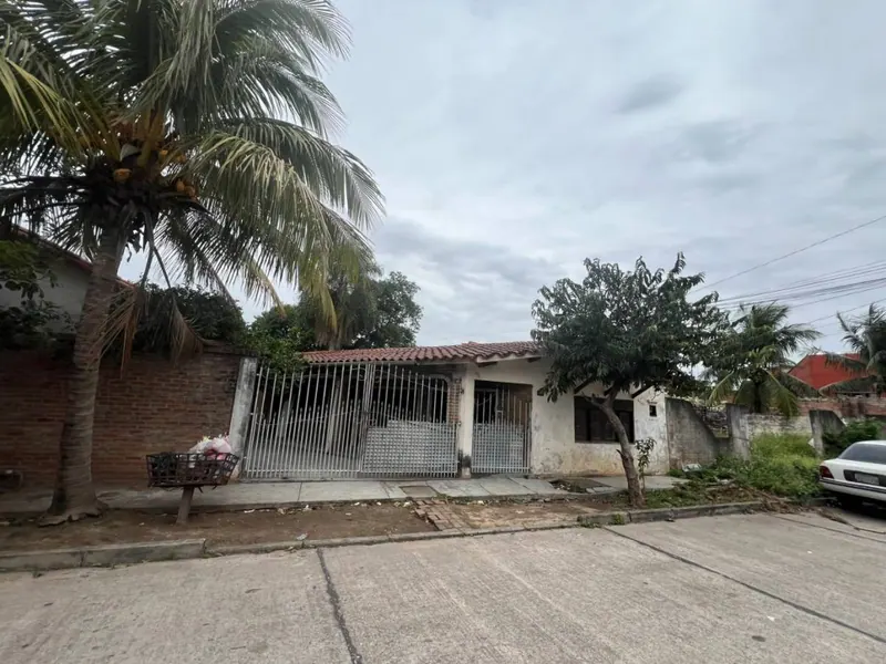 Casa de 8 dormitorios en venta en la Av. Radial 13, 4to anillo