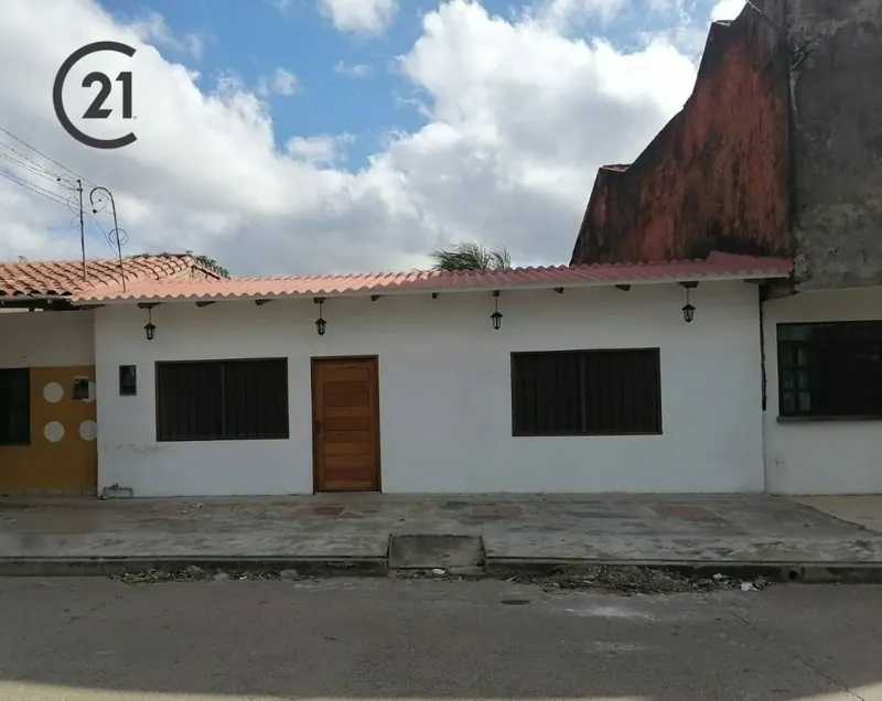 Commercial house for anticrético two blocks from Warnes plaza