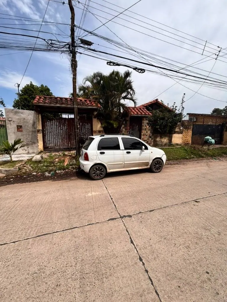 Casa de 3 dormitorios en venta en la Zona Sur, Av. Moscú: foto 1 de 1