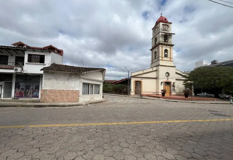 Casa en esquina con local comercial en venta en el Centro, 76 m²