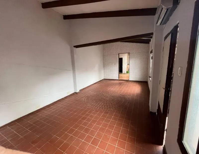 Corner house with commercial space for sale downtown, 76 m²: foto 4 de 8