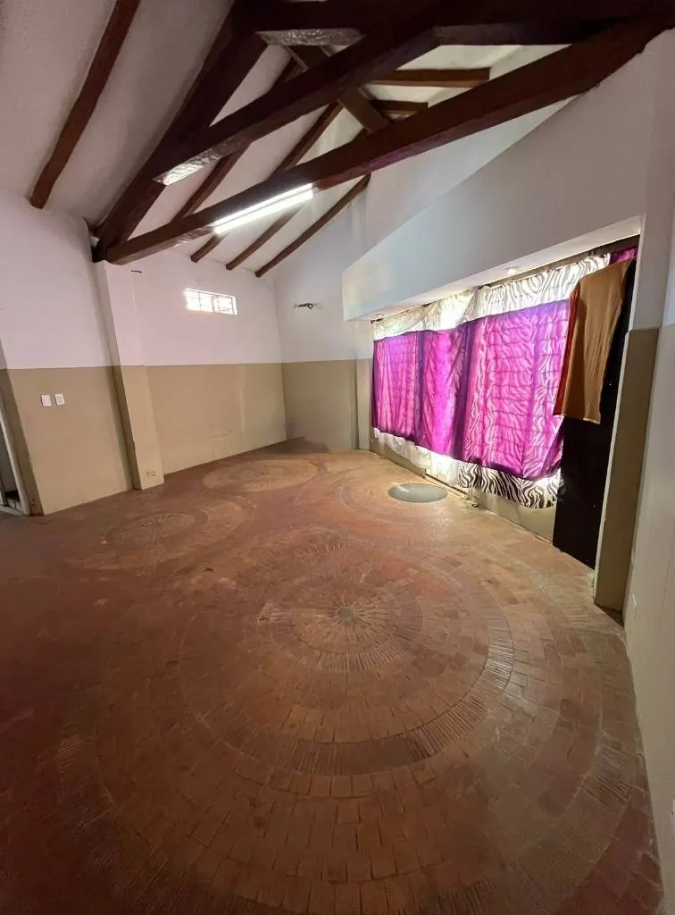 Corner house with commercial space for sale downtown, 76 m²: foto 5 de 8