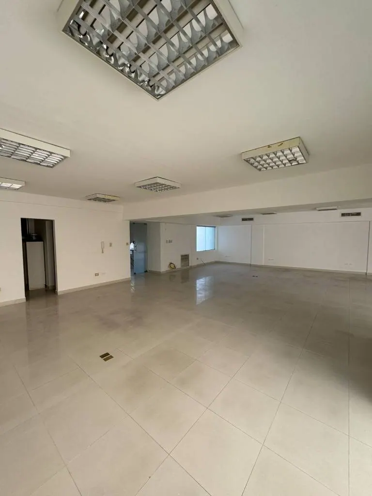 Oficina de 116 m² en venta en el centro, edificio corporativo