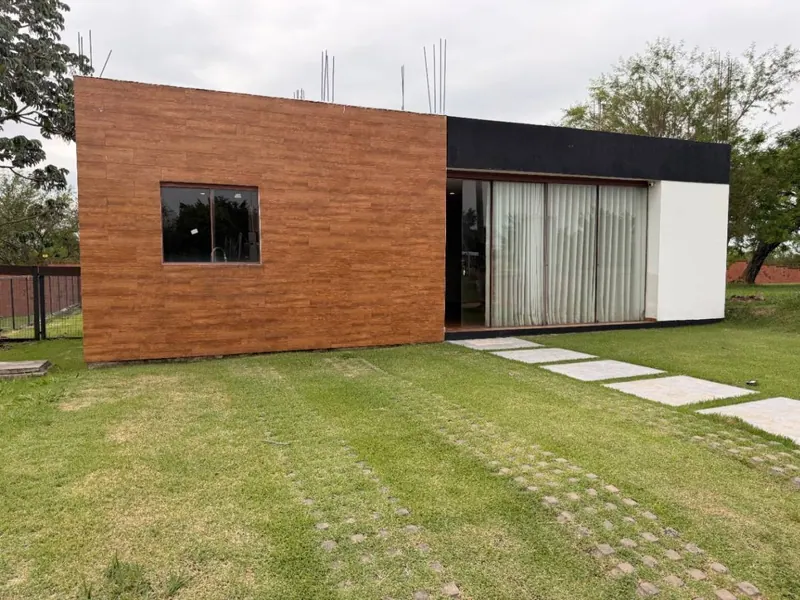 2-bedroom house for rent in the Florida 1 development, Urubó