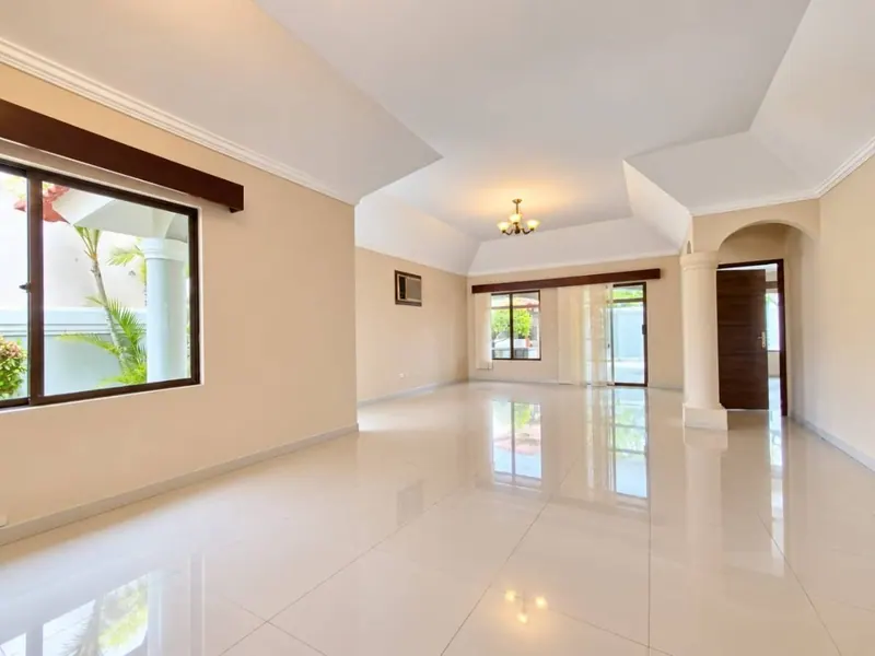 3-bedroom house for sale in the Centurias gated community, Av. Banzer: foto 2 de 24