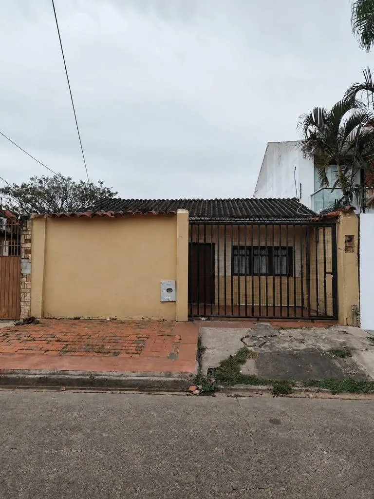 Casa en venta en el barrio El Pari, Zona Sur, terreno de 214,56 m²