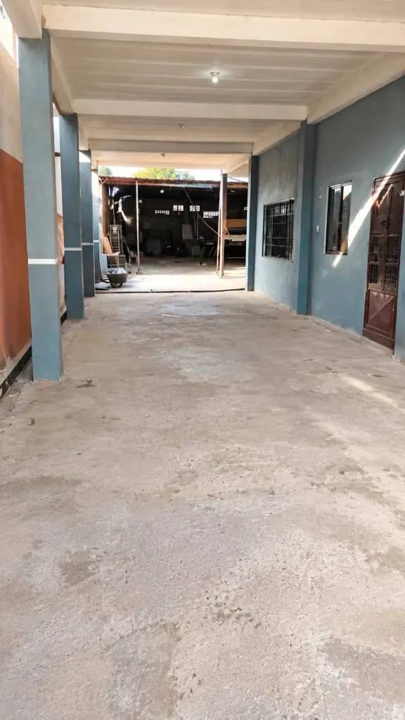 Casa de 2 plantas con taller mecánico en venta en la Zona Este: foto 2 de 5