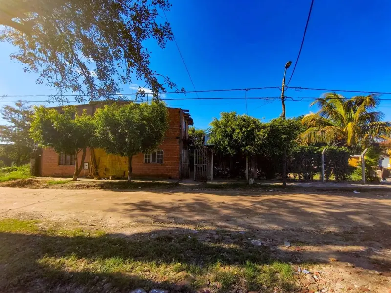 Galpón con vivienda en esquina en venta en la Doble Vía La Guardia: foto 2 de 13