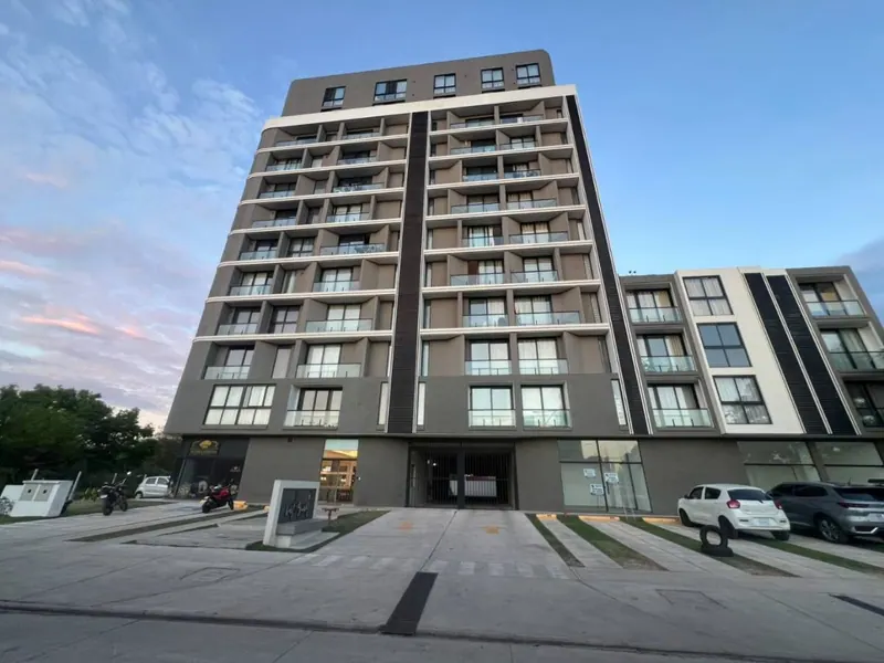 Parqueo de 12,76 m² en venta en el condominio Vila Real, Zona Norte: foto 1 de 2