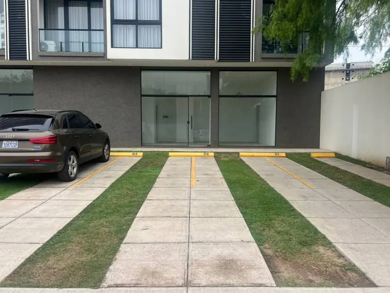 Parqueo de 12,76 m² en venta en el condominio Vila Real, Zona Norte: foto 2 de 2