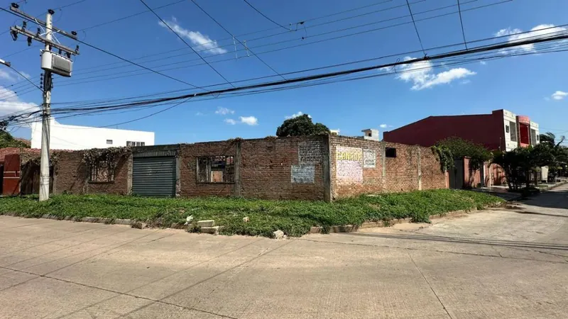 Terreno en esquina en venta en la Zona Este, 253,53 m²: foto 1 de 1
