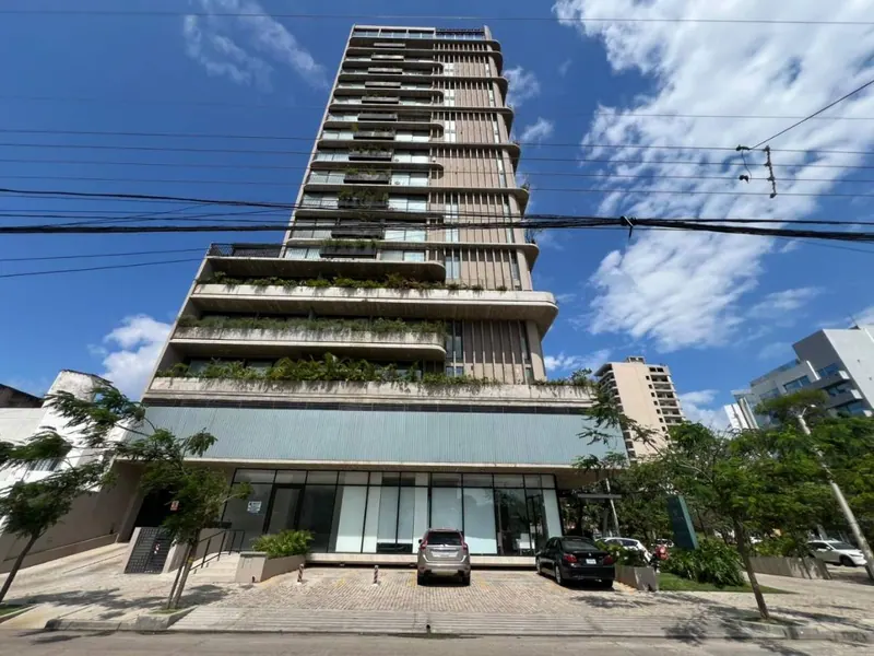 Local comercial de 98,96 m² en venta en el edificio Garden, Equipetrol