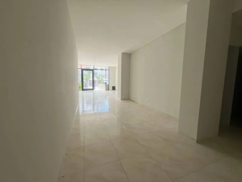 98.96 m² commercial space for sale in the Garden building, Equipetrol: foto 3 de 8