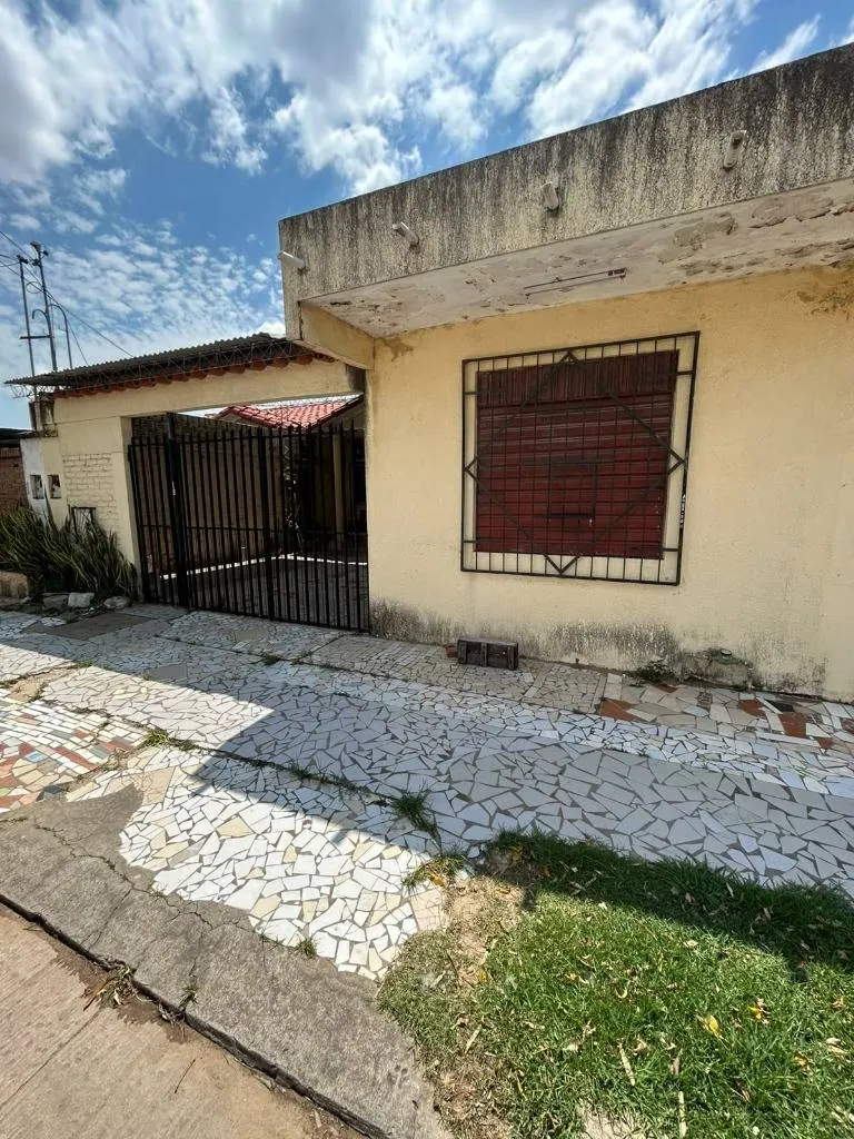 Casa con tienda comercial en venta en la Zona Sur, Radial 13