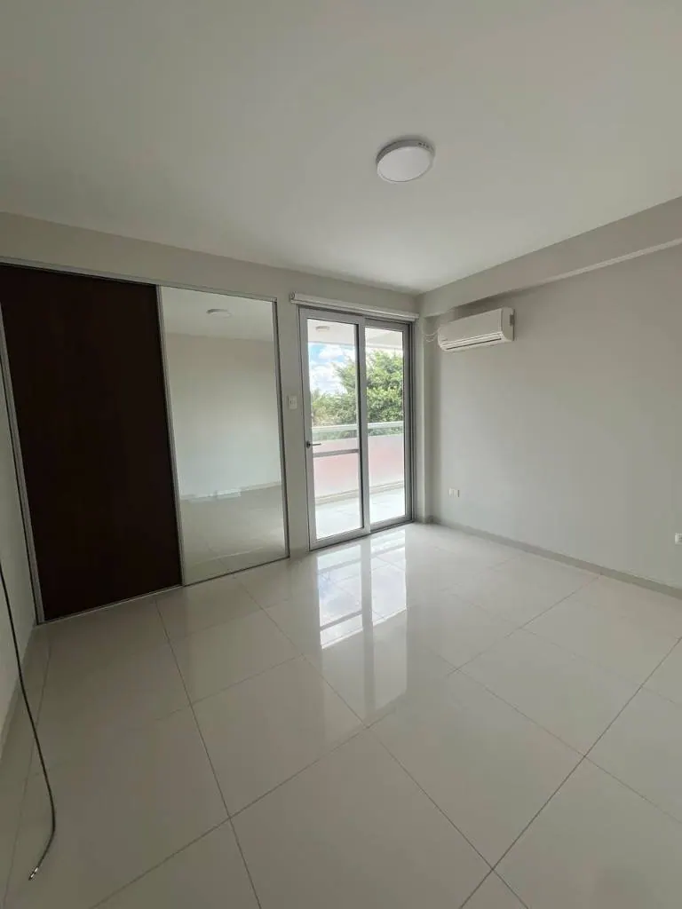 Departamento de 2 dormitorios en alquiler en el condominio Camila II: foto 4 de 17