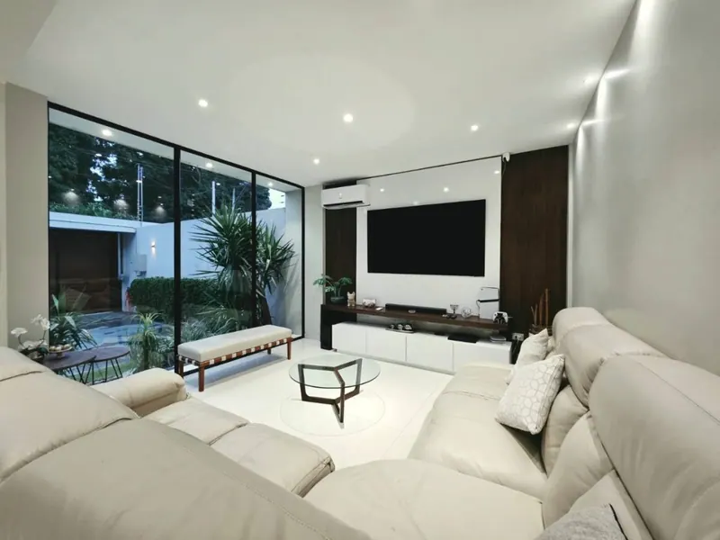 Casa de 3 dormitorios en venta en la Zona Norte, av. Banzer: foto 2 de 15
