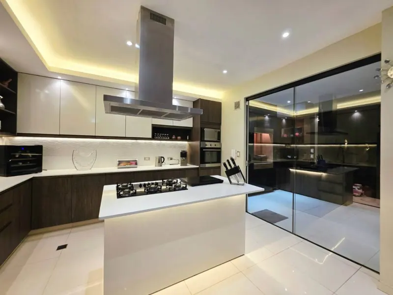 Casa de 3 dormitorios en venta en la Zona Norte, av. Banzer: foto 6 de 15