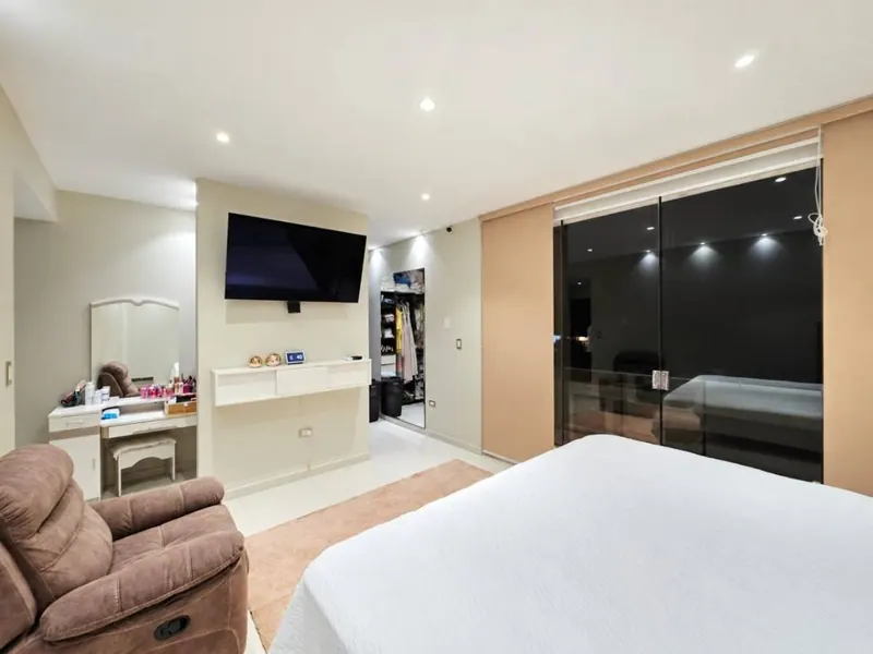 Casa de 3 dormitorios en venta en la Zona Norte, av. Banzer: foto 13 de 15