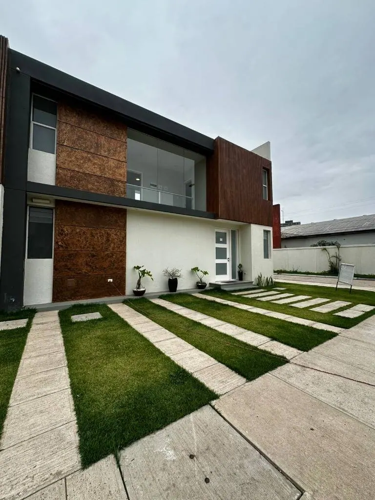 Casa de 3 dormitorios en venta en condominio en la Zona Norte: foto 1 de 11