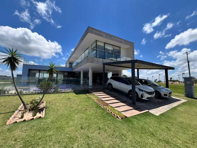 Casa de 4 dormitorios en venta en el condominio Mar Adentro, Urubó