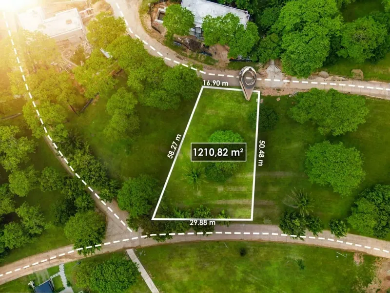 Terreno de 1.210,82 m² en venta en Urubó Golf, con acción