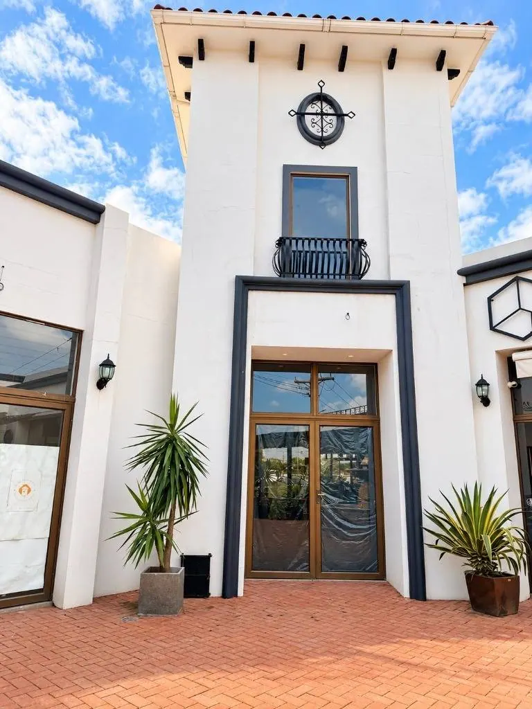 157 m² commercial space for rent in Villa Bonita, Urubó