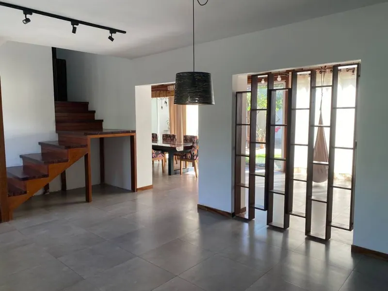 Casa con oficina independiente en venta en la Av. Roca y Coronado: foto 4 de 17