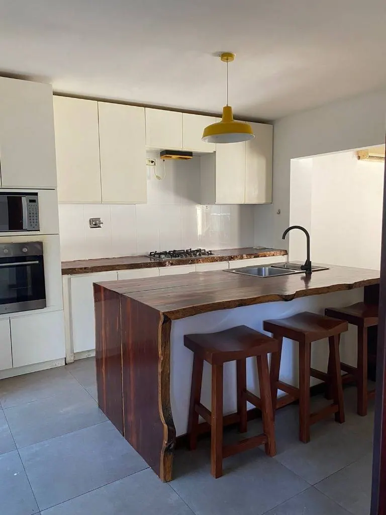 Casa con oficina independiente en venta en la Av. Roca y Coronado: foto 6 de 17