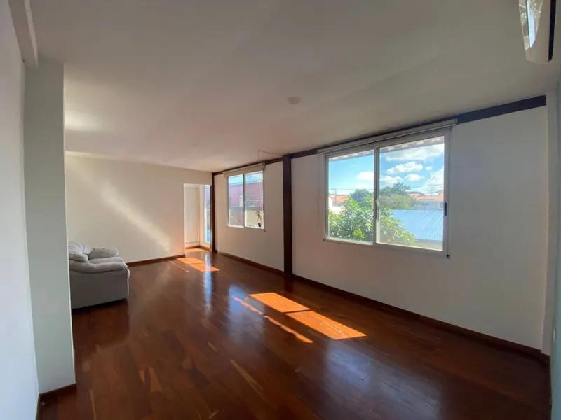 Casa con oficina independiente en venta en la Av. Roca y Coronado: foto 8 de 17