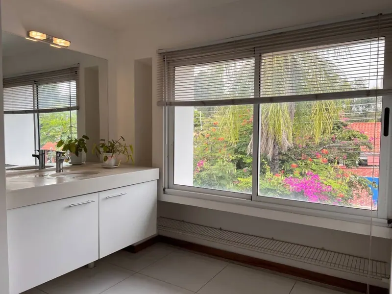Casa con oficina independiente en venta en la Av. Roca y Coronado: foto 10 de 17