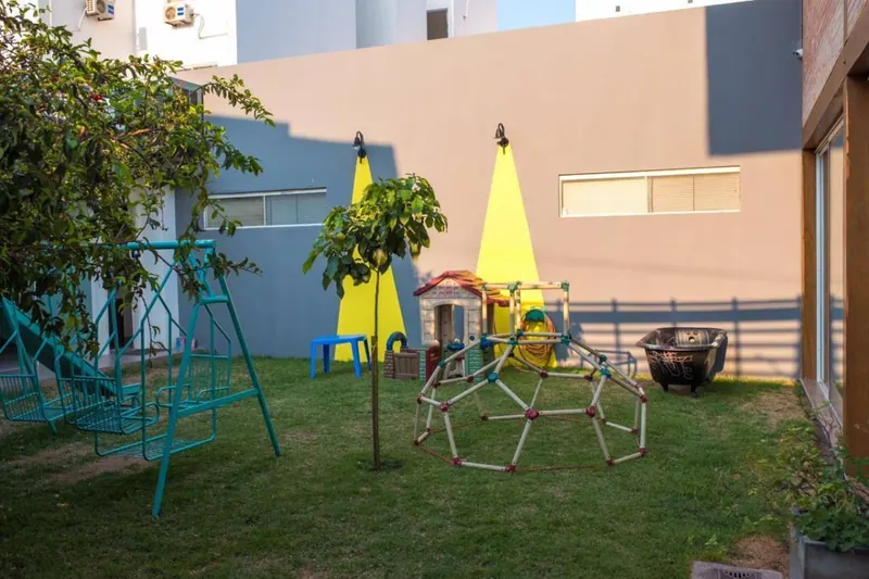 Casa con oficina independiente en venta en la Av. Roca y Coronado: foto 11 de 17