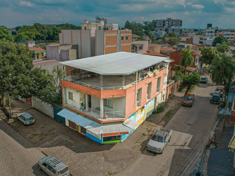 Casa de uso comercial en esquina en venta en la Av. Tarumá, Zona Oeste: foto 1 de 14