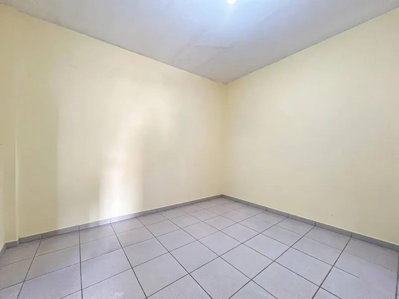 Casa de uso comercial en esquina en venta en la Av. Tarumá, Zona Oeste: foto 10 de 14