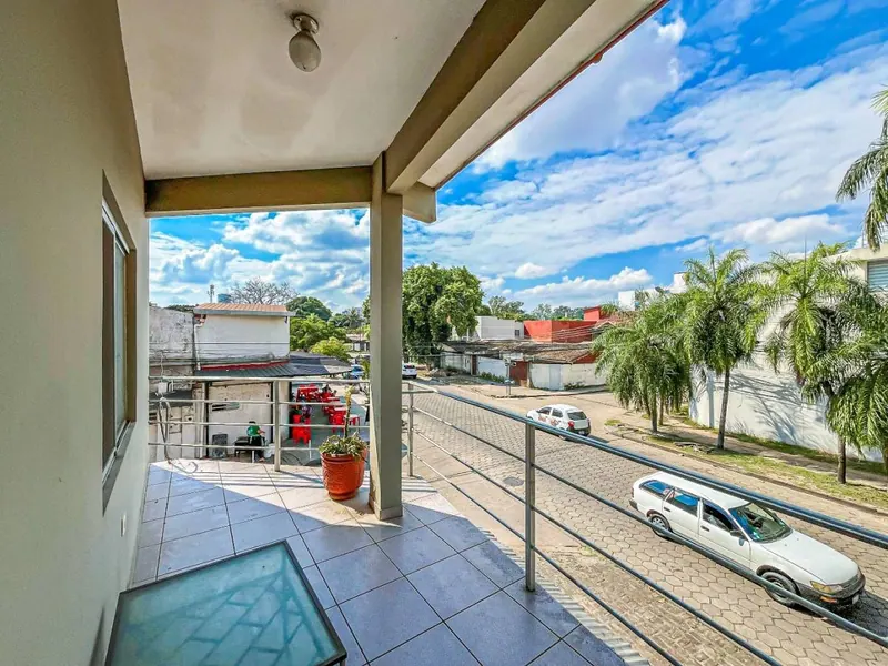 Casa de uso comercial en esquina en venta en la Av. Tarumá, Zona Oeste: foto 11 de 14