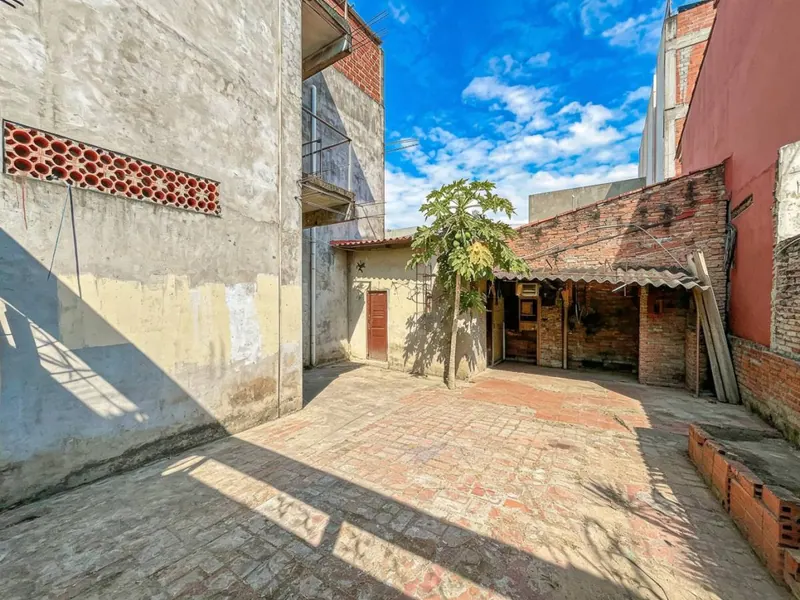 Casa de uso comercial en esquina en venta en la Av. Tarumá, Zona Oeste: foto 12 de 14