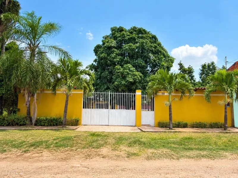 Casa en venta en el Plan 3000, diagonal al nuevo mercado