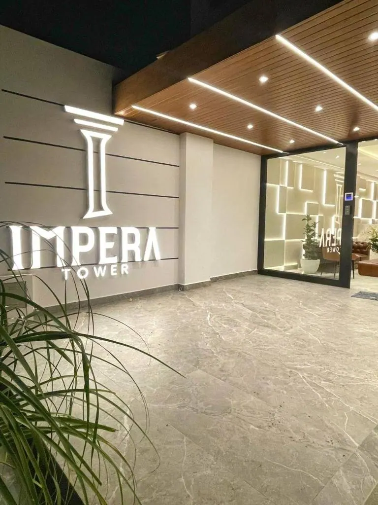Departamento de 2 dormitorios en alquiler en Impera Tower, Equipetrol: foto 2 de 10