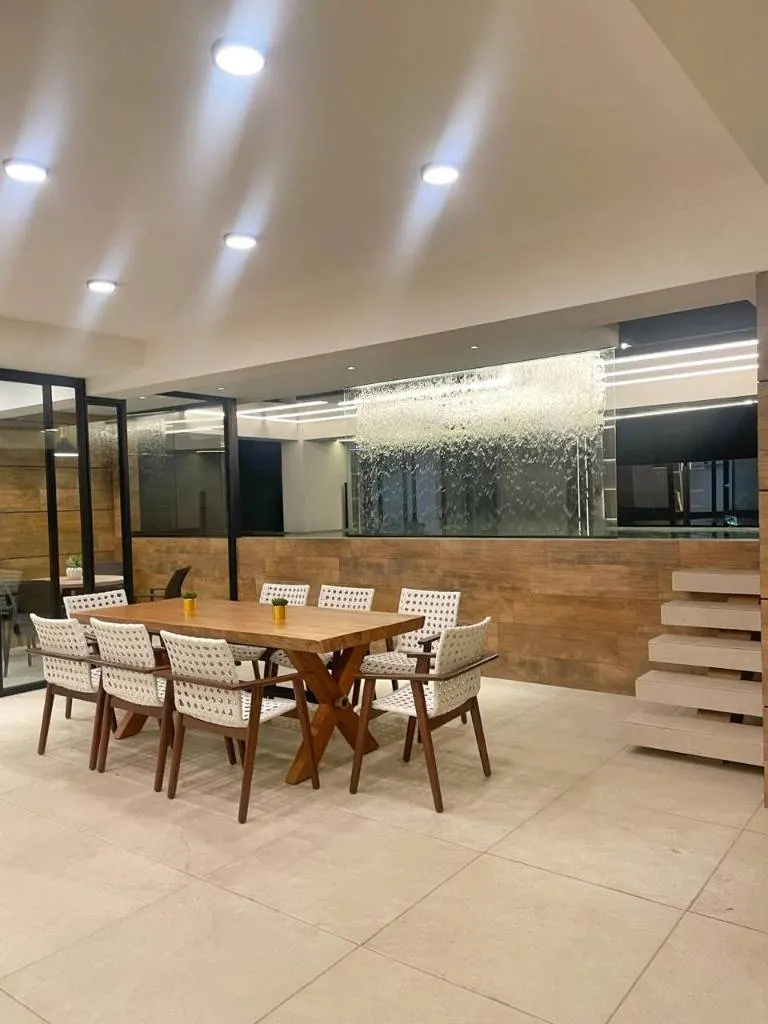 Departamento de 2 dormitorios en alquiler en Impera Tower, Equipetrol: foto 5 de 10