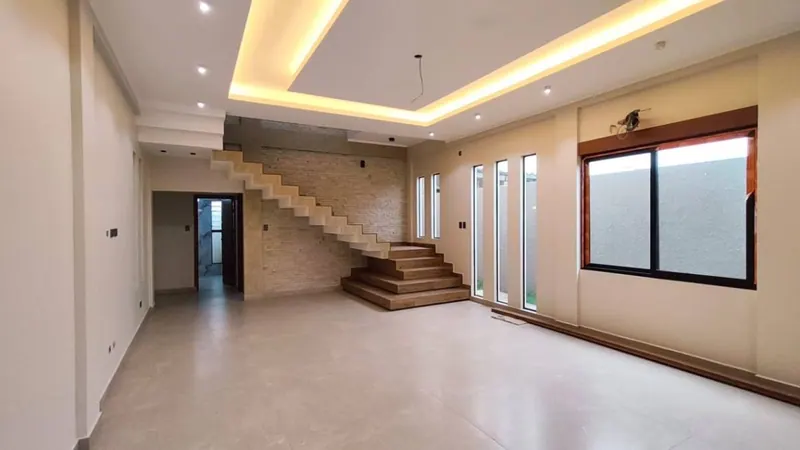 Casa a estrenar de 4 dormitorios en venta en Cotoca, 240 m²: foto 5 de 8