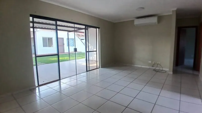 Casa de 4 dormitorios en alquiler en La Fontana Riviera 1: foto 2 de 25
