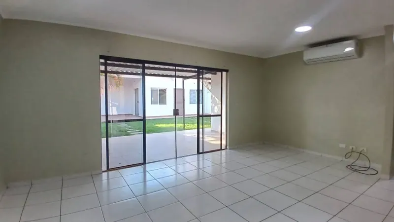 Casa de 4 dormitorios en alquiler en La Fontana Riviera 1: foto 3 de 25