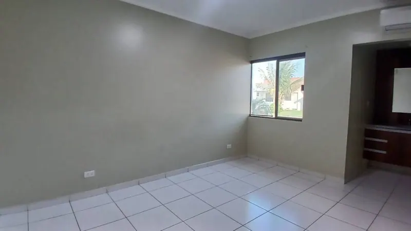 Casa de 4 dormitorios en alquiler en La Fontana Riviera 1: foto 5 de 25