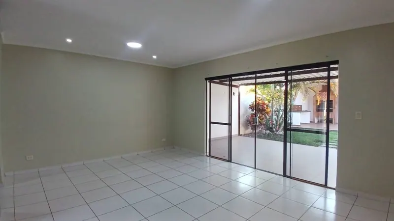 Casa de 4 dormitorios en alquiler en La Fontana Riviera 1: foto 13 de 25