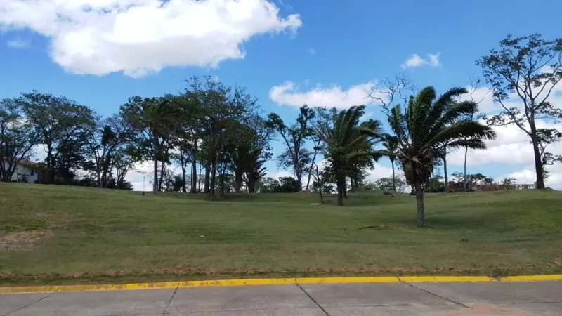 Terreno de 753,98 m² en venta en el condominio Urubó Village