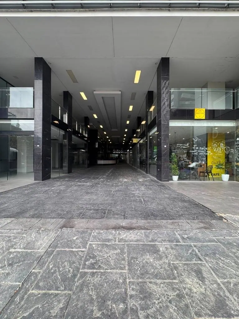 41 m² commercial space for rent in Equipetrol: foto 3 de 8