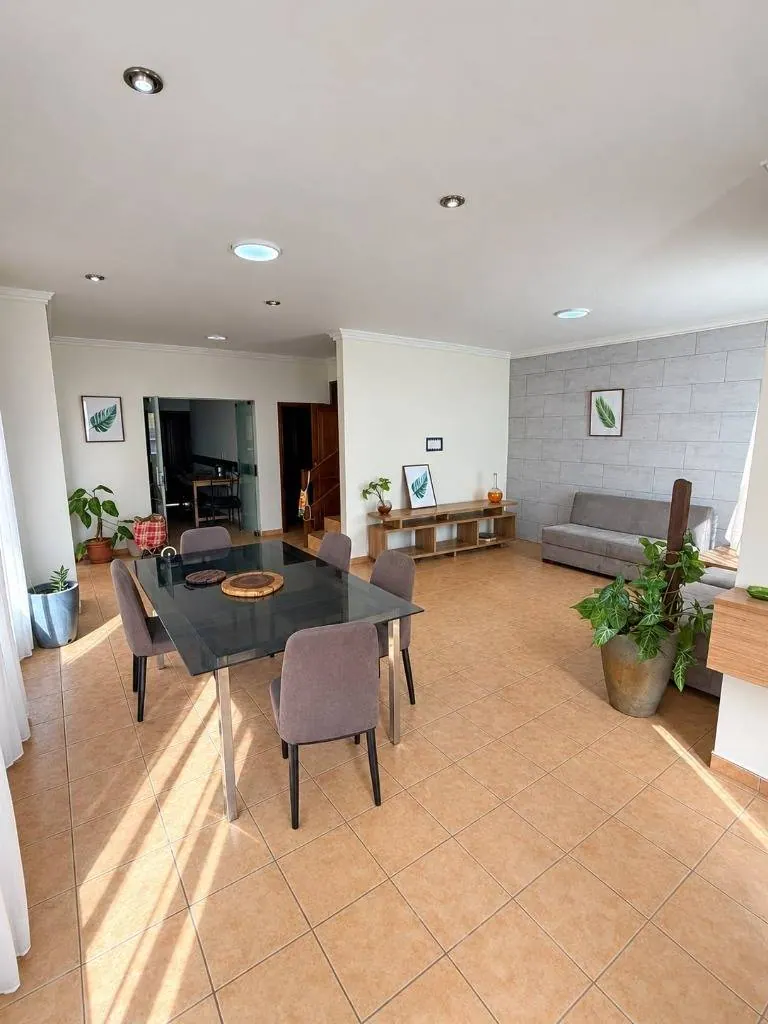 Casa de 4 dormitorios en venta sobre la avenida Alemania, Zona Norte: foto 2 de 8