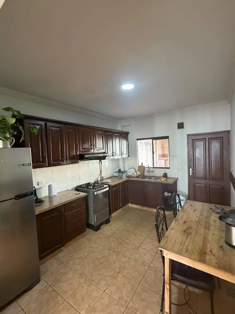 Casa de 4 dormitorios en venta sobre la avenida Alemania, Zona Norte: foto 4 de 8