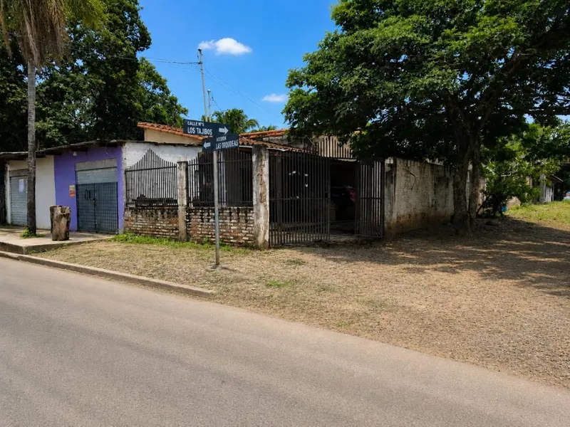 Casa en esquina con tiendas comerciales en venta en Valle Sánchez: foto 2 de 13