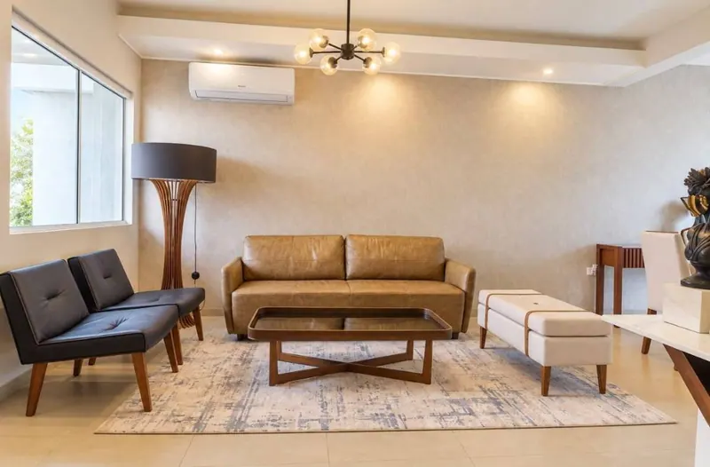 Casa amoblada de 3 dormitorios en venta en la Av. Beni, 9no anillo