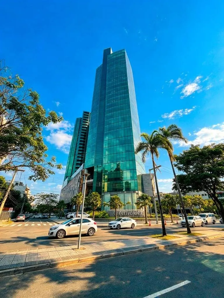 Departamento de 2 dormitorios en venta en Green Tower, Equipetrol: foto 1 de 18